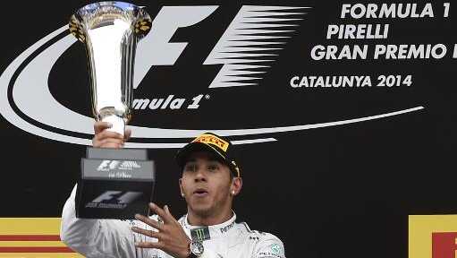 Lewis Hamilton, da Mercedes, comemora a vitória no GP da Espanha: a quarta seguida em cinco corridas na temporada 2014