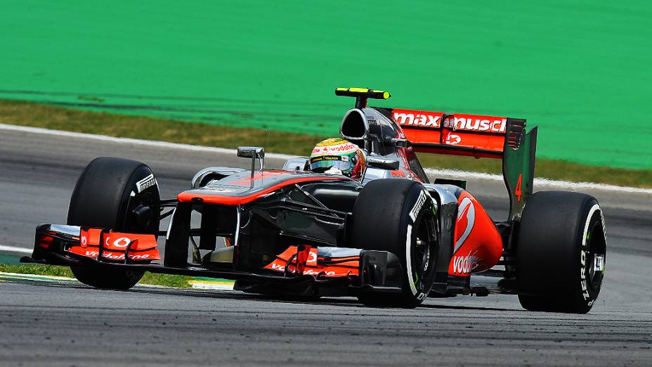 O britânico Lewis Hamilton, da McLaren faz a pole em Interlagos no GP do Brasil