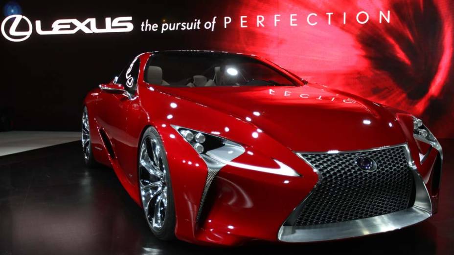 Lexus LF-LC2+2Hybrid - O protótipo antecipa como será o estilo dos novos esportivos da Lexus. O motor tem 438 cavalos