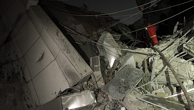 Ataques aéreos deixaram em ruínas prédios usados pelo ditador líbio Muammar Kadafi