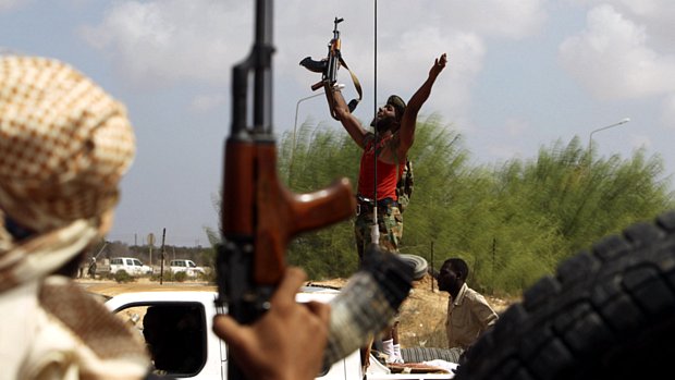 Sirte, um dos últimos bastiões de apoio a Kadafi, está cercada pelas forças da atual liderança da Líbia