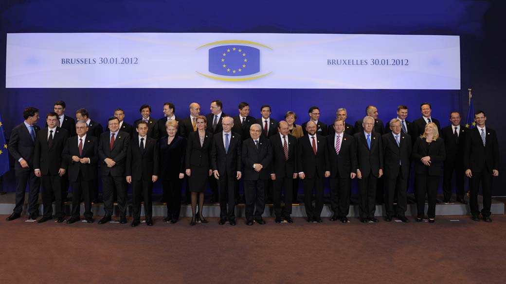 Líderes dos países da União Europeia em retrato de família antes de reunião da cúpula em Bruxelas, Bélgica