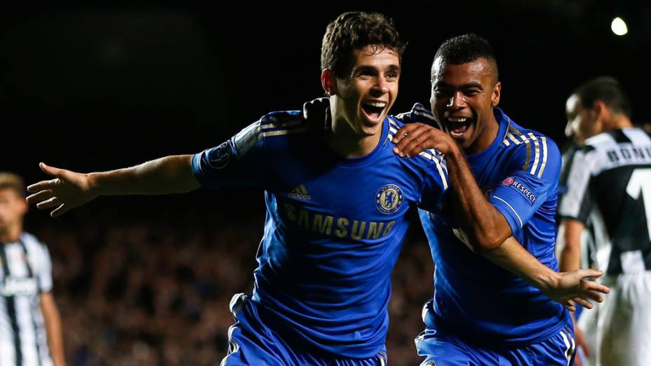 Oscar, do Chelsea, comemora gol sobre a Juventus em partida válida pela primeira rodada da Liga dos Campeões da UEFA