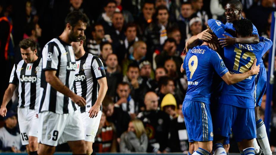 Jogadores do Chelsea comemoram gol sobre a Juventus em partida válida pela primeira rodada da Liga dos Campeões da UEFA