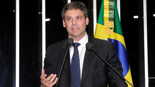 O relator, Lindbergh Farias: "Não dá para explicar ao trabalhador a existência de uma ajuda de custo que é confundida com 14º e 15º salários"