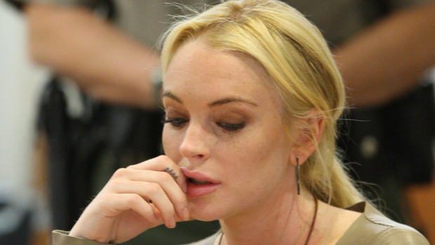 A atriz Lindsay Lohan comparece perante a corte de Los Angeles: mais 15 dias para decidir caso do roubo do colar