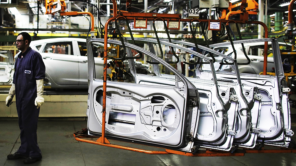 Linha de montagem de carros da Ford em São Bernardo do Campo, São Paulo