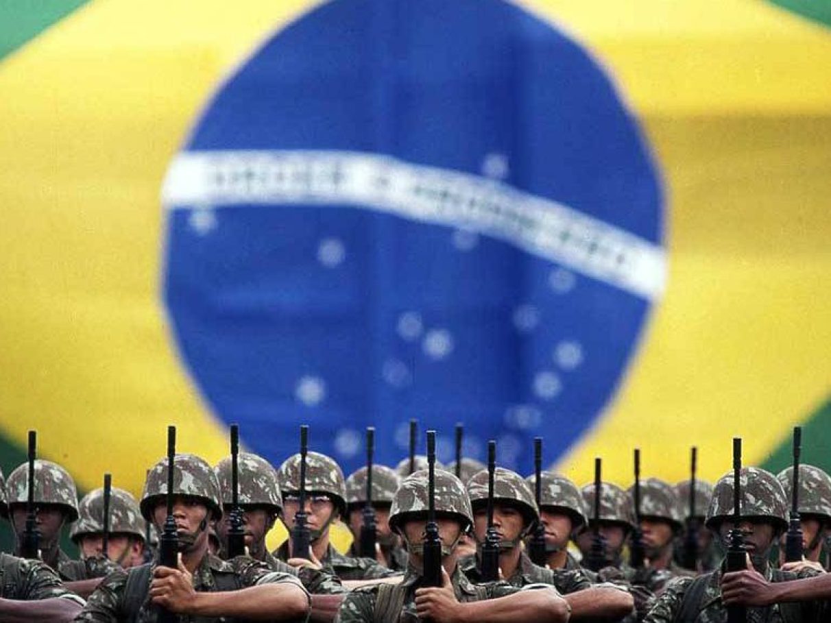 Planalto estuda aumento salarial para militares em 2024