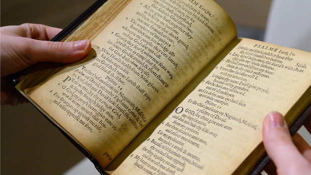 Exemplar de “Bay Psalm Book", o primeiro livro impresso nos Estados Unidos