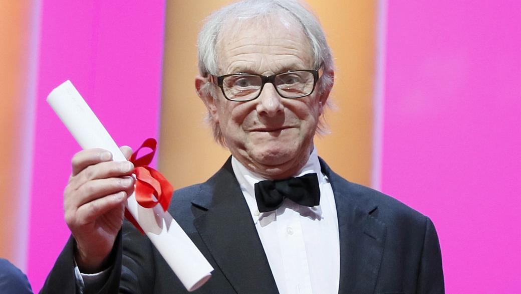 O diretor britânico Ken Loach é premiado por 'The Angel's Share'