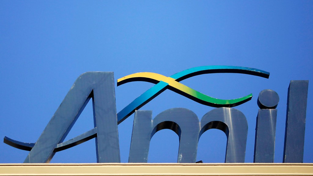 Logo da Amil na sede da empresa no Rio de Janeiro