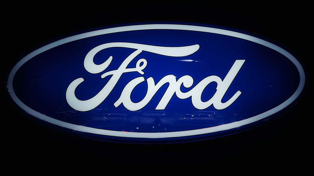 Logo da Ford, fotografado no Salão de Paris 2012