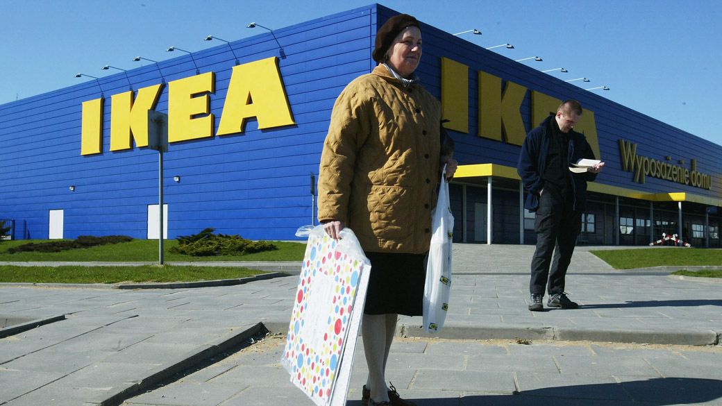 Fachada da loja IKEA na Polônia