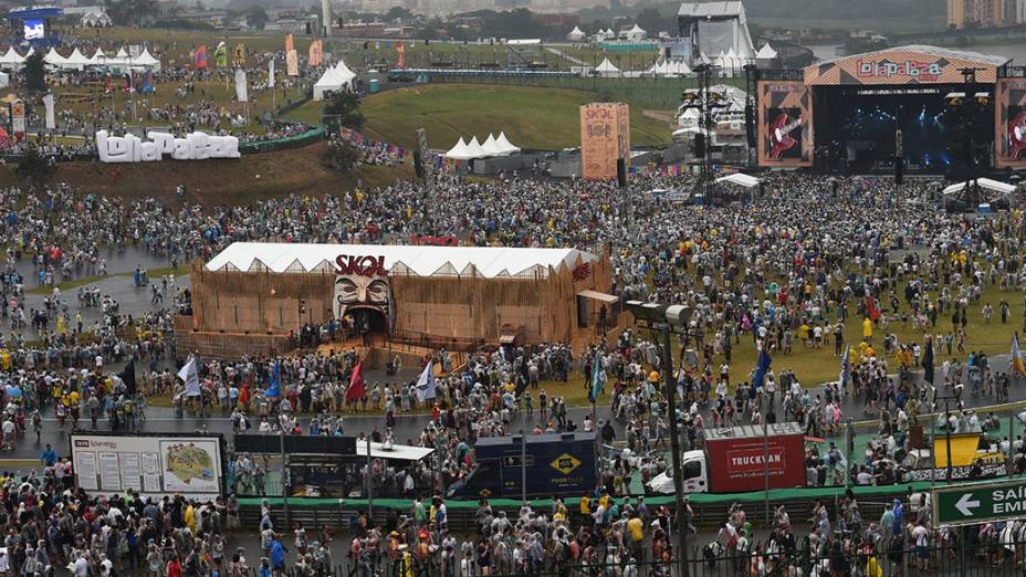 Público durante apresentação do Interpol no Lollapalooza 2015, em São Paulo