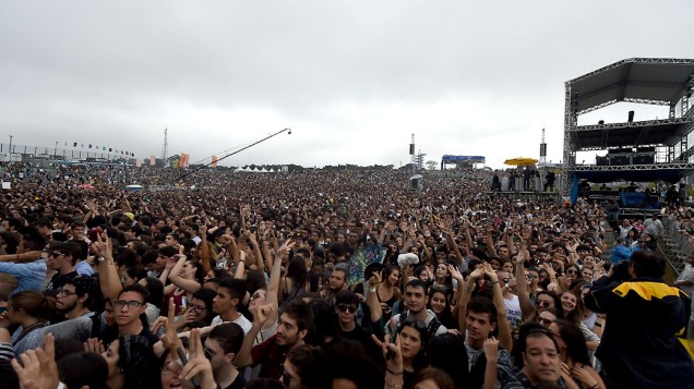 Público durante apresentação da banda The Kooks, no segundo dia do Festival Lollapalooza 2015, no Autódromo de Interlagos, em São Paulo