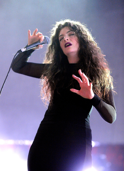 A cantora Lorde durante show na Califórnia