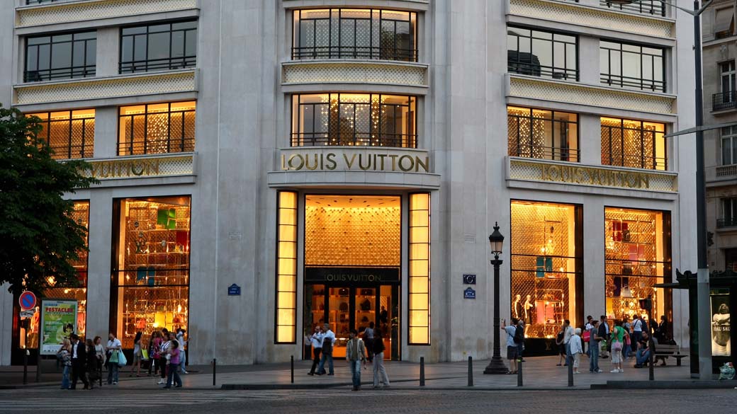 Loja da Louis Vuitton na Champs-Elysees, em Paris