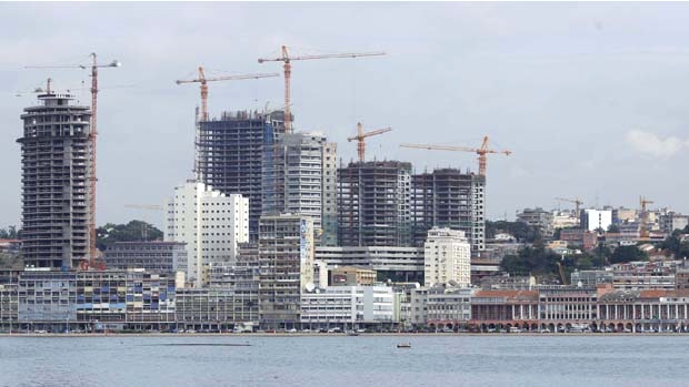 Luanda, capital de Angola, sente os reflexos do forte crescimento do país