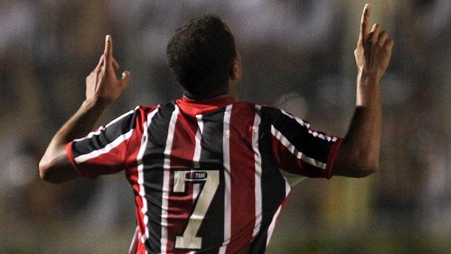 Lucas comemora gol pelo São Paulo