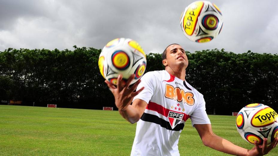 Lucas, do São Paulo e da seleção brasileira, no CT de seu clube