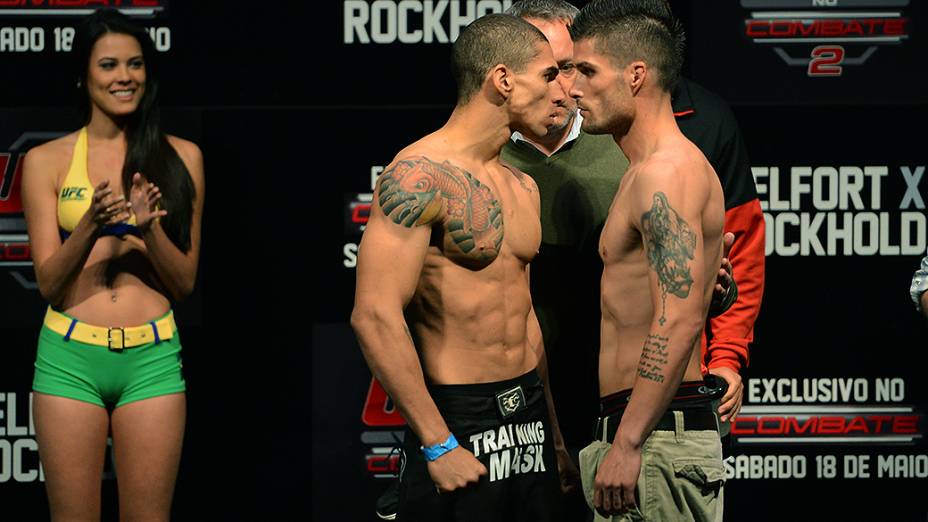 Lucas Martins e Jeremy Larsen durante a pesagem do UFC Jaraguá do Sul em (SC)