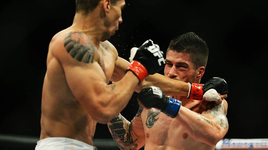 O brasileiro Lucas Mineiro vence o americano Jeremy Larsen no UFC Jaraguá do Sul, norte de Santa Catarina