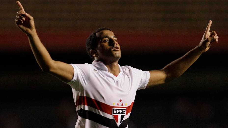 Lucas comemora gol pelo São Paulo