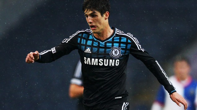 O brasileiro Lucas Piazon atuando pelo Chelsea na FA Youth Cup, torneio sub-21
