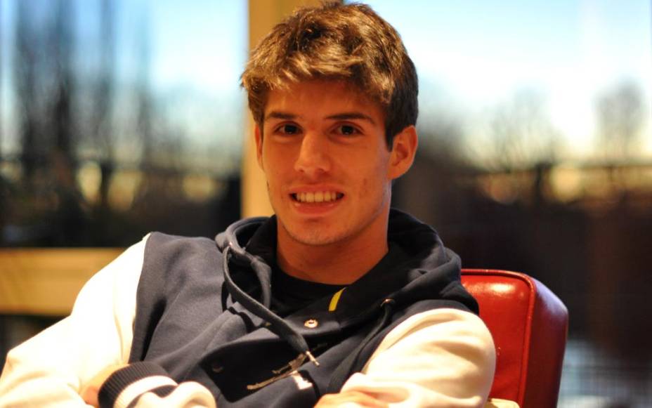 Lucas Piazon, jogador brasileiro do Chelsea, em sua casa, em Londres