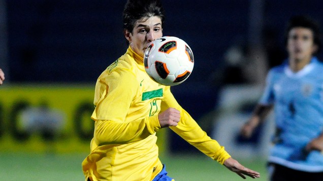 O jogador Lucas Piazon durante partida da Seleção Brasileira Sub -17