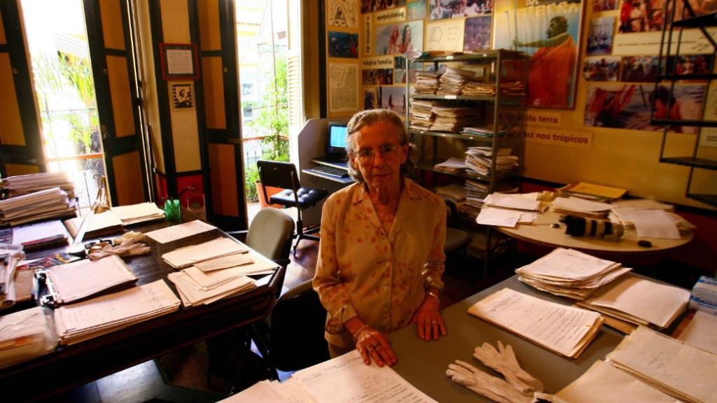 Dona Lúcia Rocha, mãe do cineasta Glauber Rocha, em imagem de 2007