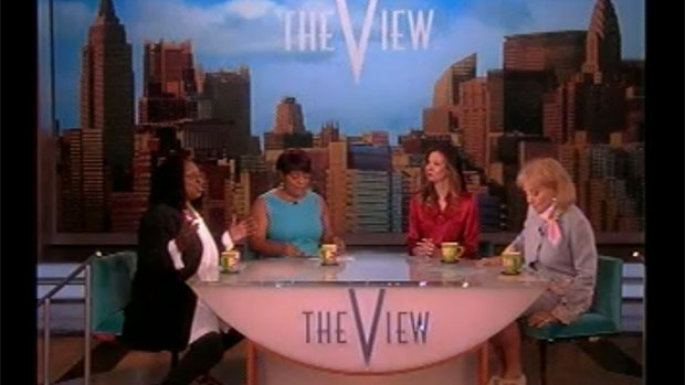 Luciana Gimenez estreia na TV americana como apresentadora convidada do <em>The View</em>, da rede ABC