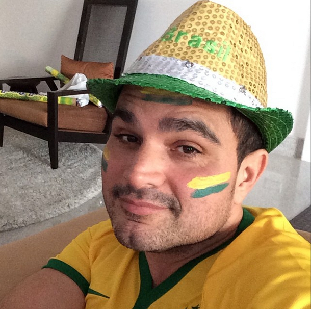 O cantor Luciano também mostrou empolgação pelo terceiro jogo do Brasil na Copa