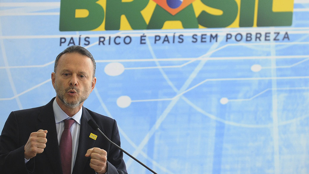 Luciano Coutinho, presidente do Banco Nacional de Desenvolvimento Econômico e Social (BNDES) durante coletiva de apresentação do programa "Brasil Maior" em Brasília