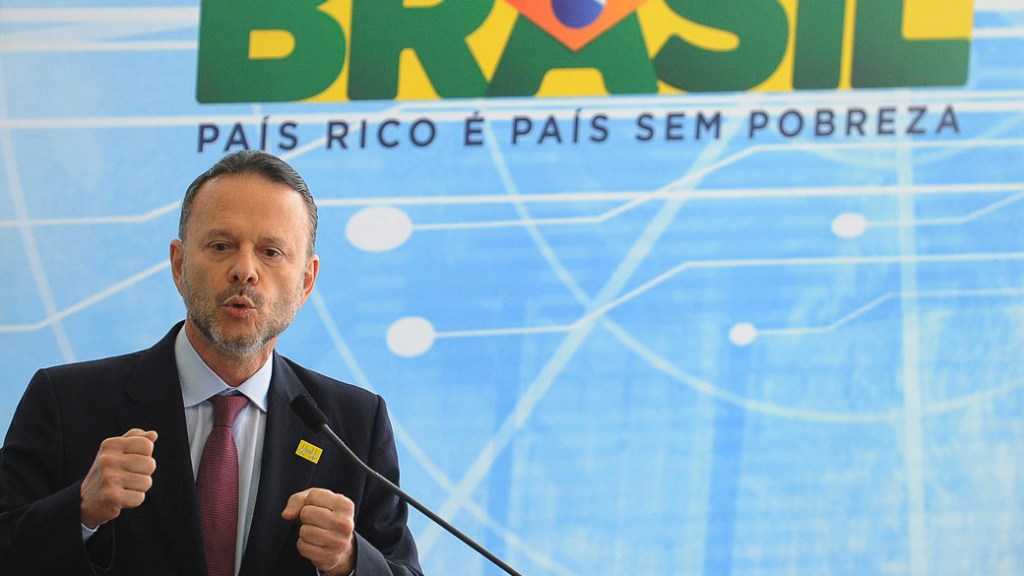 Luciano Coutinho, presidente do Banco Nacional de Desenvolvimento Econômico e Social (BNDES) durante coletiva de apresentação do programa "Brasil Maior" em Brasília