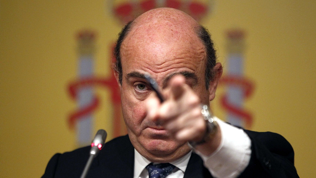 Luís de Guindos, ministro da Economia da Espanha, revelou em 9 de junho a intenção de Madri de pedir ajuda para salvar os bancos