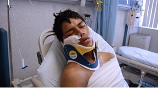Luis Fredy Lala, equatoriano de 19 anos, ferido à bala na garganta