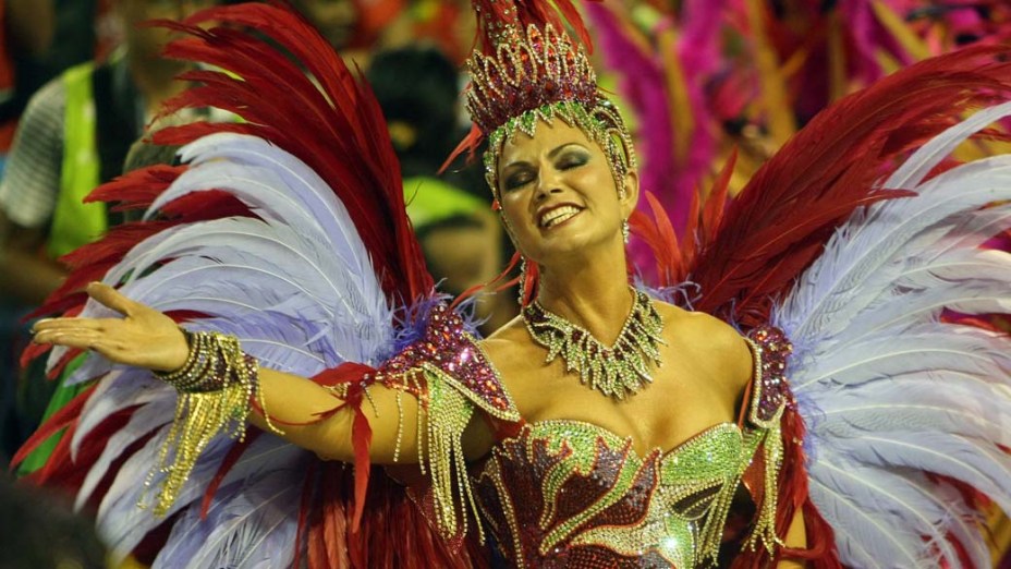 Luiza Brunet desfilou pela Imperatriz Leopoldinense, no Rio de Janeiro