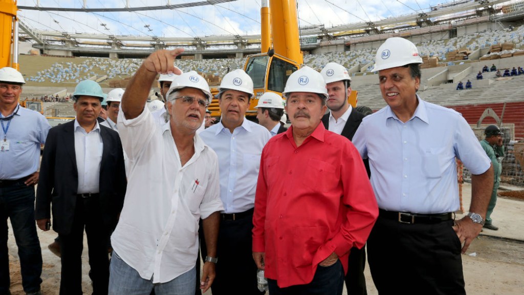 Lula, Cabral e Pezão em visita ao Maracanã: estádio está fechado para visitação desde janeiro