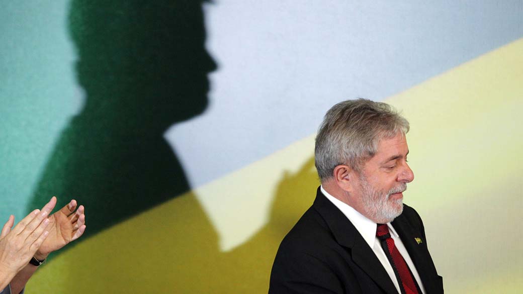 O presidente Lula e Dilma Rousseff durante cerimônia de balanço do governo, 15/12/2010