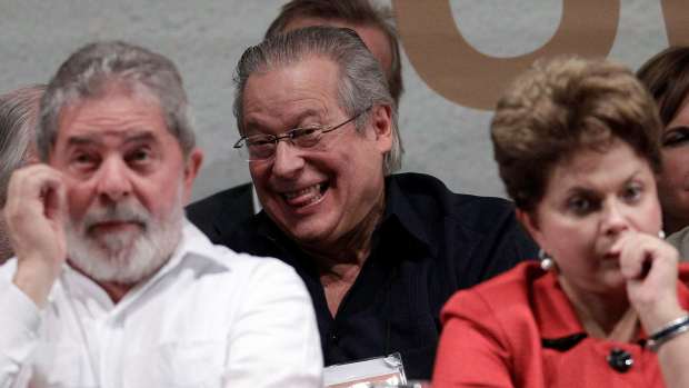 Lula, Dirceu e Dilma no congresso do PT: ela não deu sinal de que pretende lançar mão da proposta, mas ainda restam quarenta meses de governo