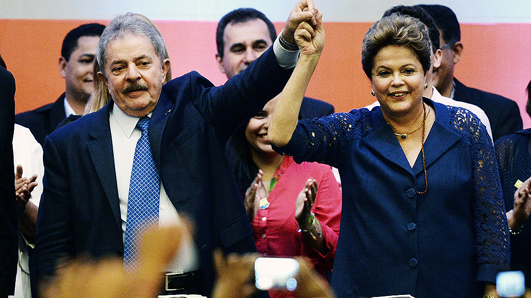 A presidente Dilma Rousseff e o ex-presidente Lula participam do 5º Congresso do PT, em Brasília, nesta quinta-feira (12)