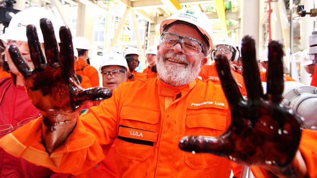 Presidente Lula durante início da produção de petróleo da camada pré-sal no Campo de Tupi, da Bacia de Santos, Angra dos Reis, RJ, 28/10/2010