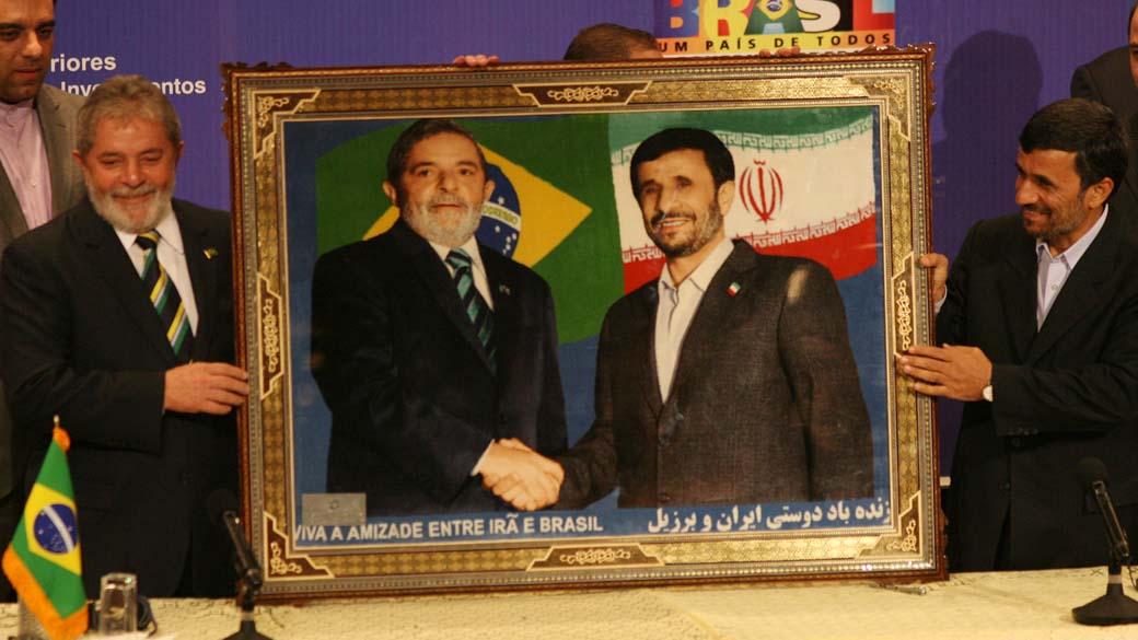 Presidente Lula em encontro com Mahmoud Ahmadinejad, presidente do Irã, em 16/05/2010