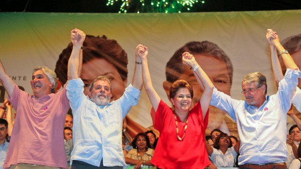 Lula e Dilma em palanque no Mato Grosso do Sul