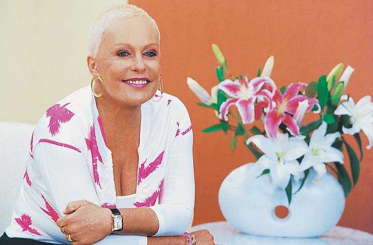A apresentadora Ana Maria Braga já superou duas vezes a doença: em 1991, foi diagnosticado o câncer de pele, e em 2001, na virilha e no reto.