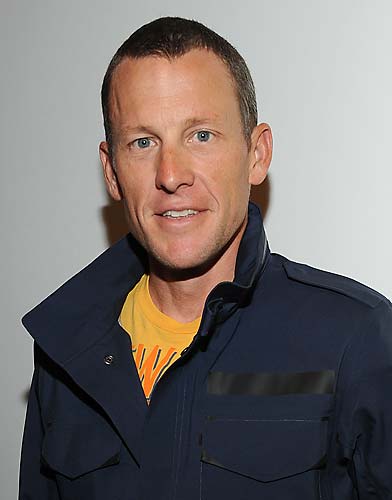 O ciclista americano Lance Armstrong superou um câncer na virilha, após descobrir a doença em 1996.