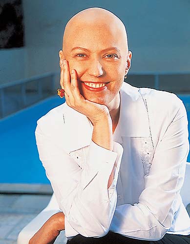 Patrícia Pillar descobriu que tinha câncer de mama no final de 2001.
