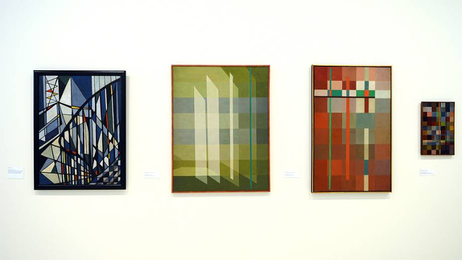 Pinturas de Lygia Clark na exposição que acontece no Itaú Cultural, em São Paulo