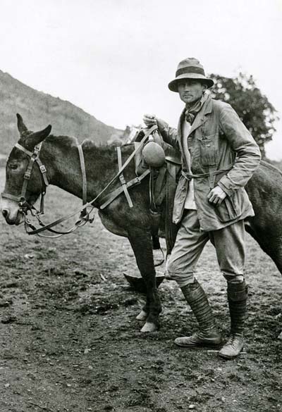 O arqueólogo americano Hiram Bingham, que descobriu em 1911 as ruínas de Machu Picchu, Peru